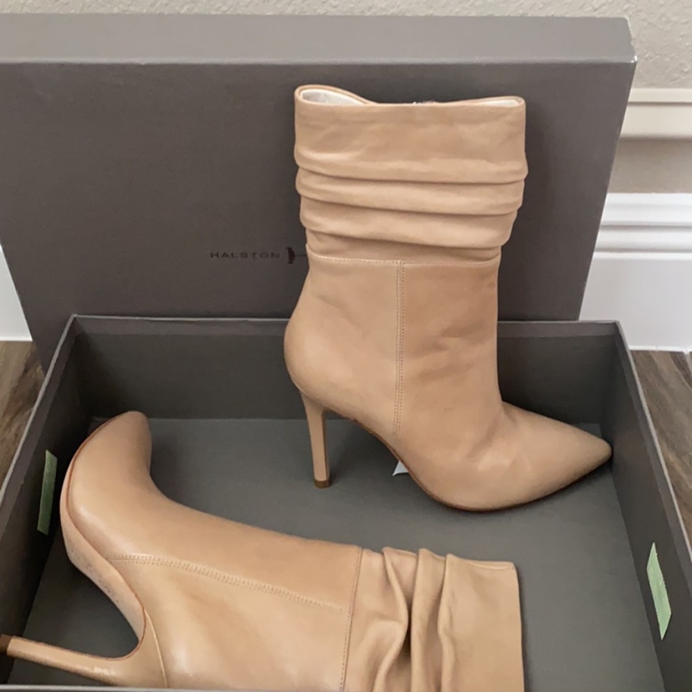 Boots - Picture 4 of 4